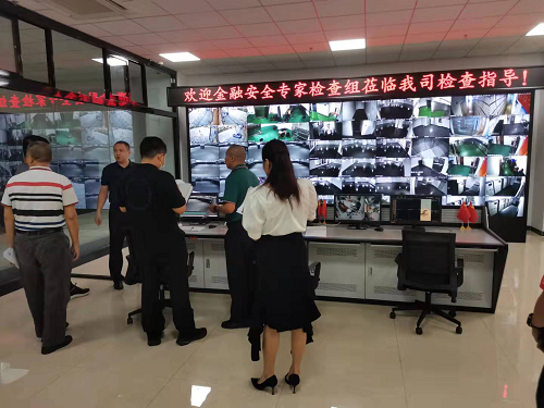 ?？谑秀y行業(yè)金融機(jī)構(gòu)安全評(píng)估小組蒞臨中金鷹押運(yùn)護(hù)衛(wèi)公司檢查指導(dǎo)工作